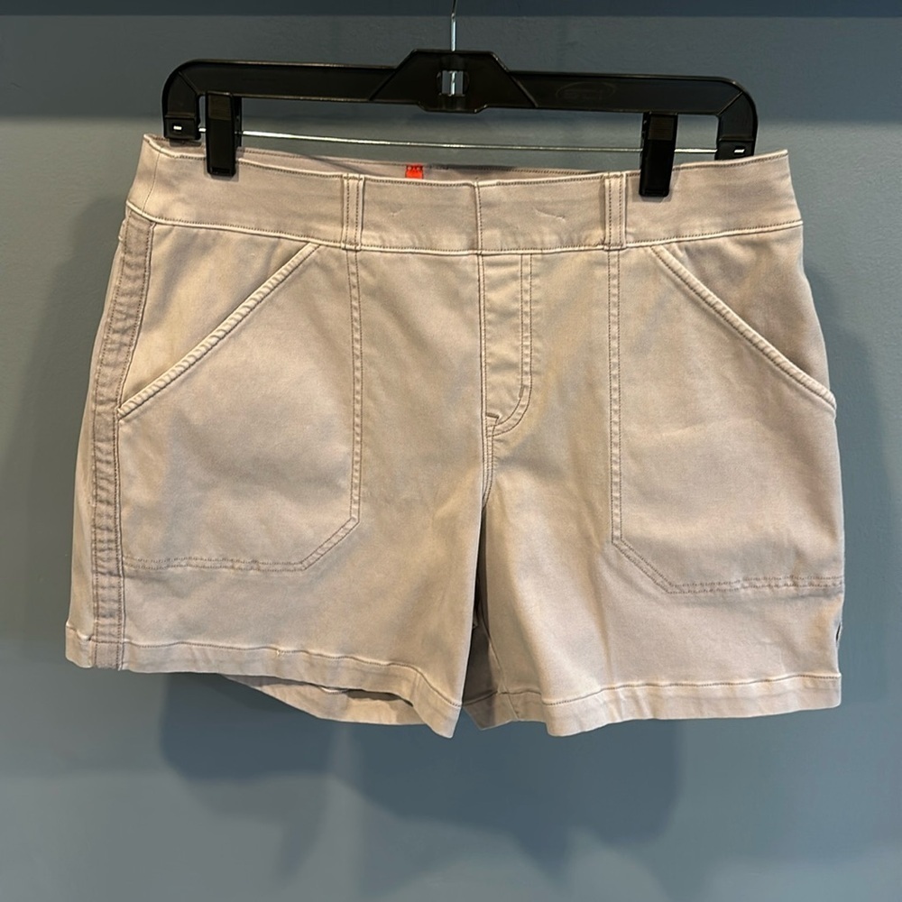 Spanx 6" Stretch Twill shorts. Light orchid purple. Size Large great condition - Picture 2 of 4